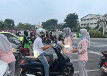 Dari Pelayanan Medis ke Aksi Sosial, RSIA Royal Medika Bersama Mahasiswa Politeknik Peduli Kesehatan Warga Batam